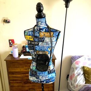 🚨2/$10 Adorable glitter cross body phone carrier